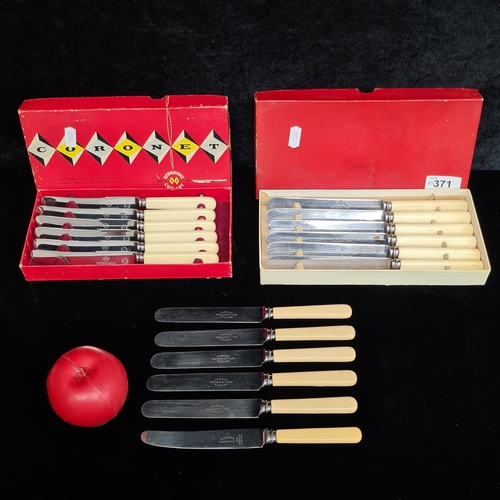 371 - An assorted lot of vintage Newbridge cutlery including table knives and dessert knives.