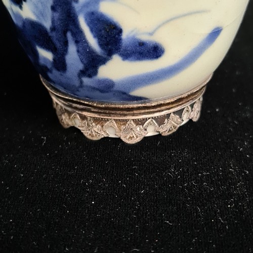185 - A beautiful antique porcelain cup decorated in a traditional hand painted blue and white colour pall... 