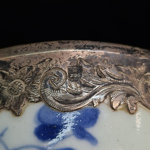 185 - A beautiful antique porcelain cup decorated in a traditional hand painted blue and white colour pall... 