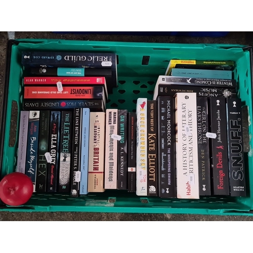 A group of very good, mostly as new modern paperback and hardback books ...
