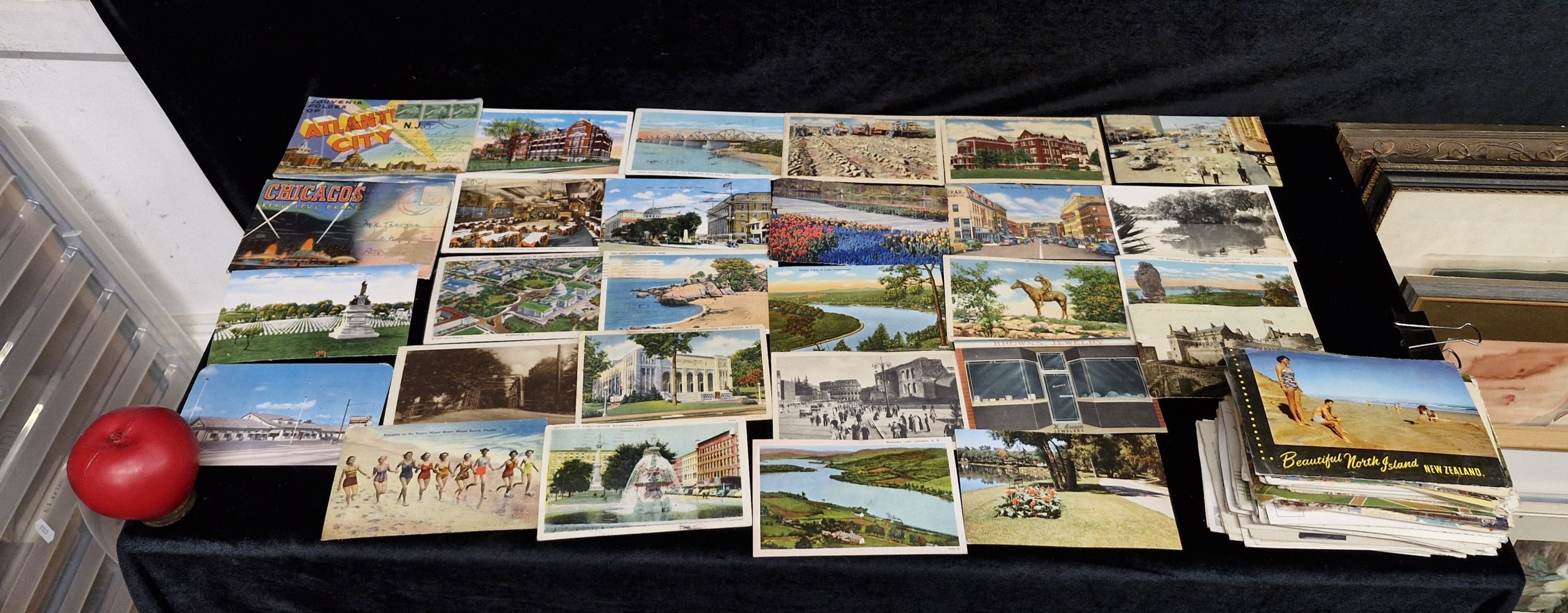 Approx 200+ vintage postcards of mostly American cities and states with ...