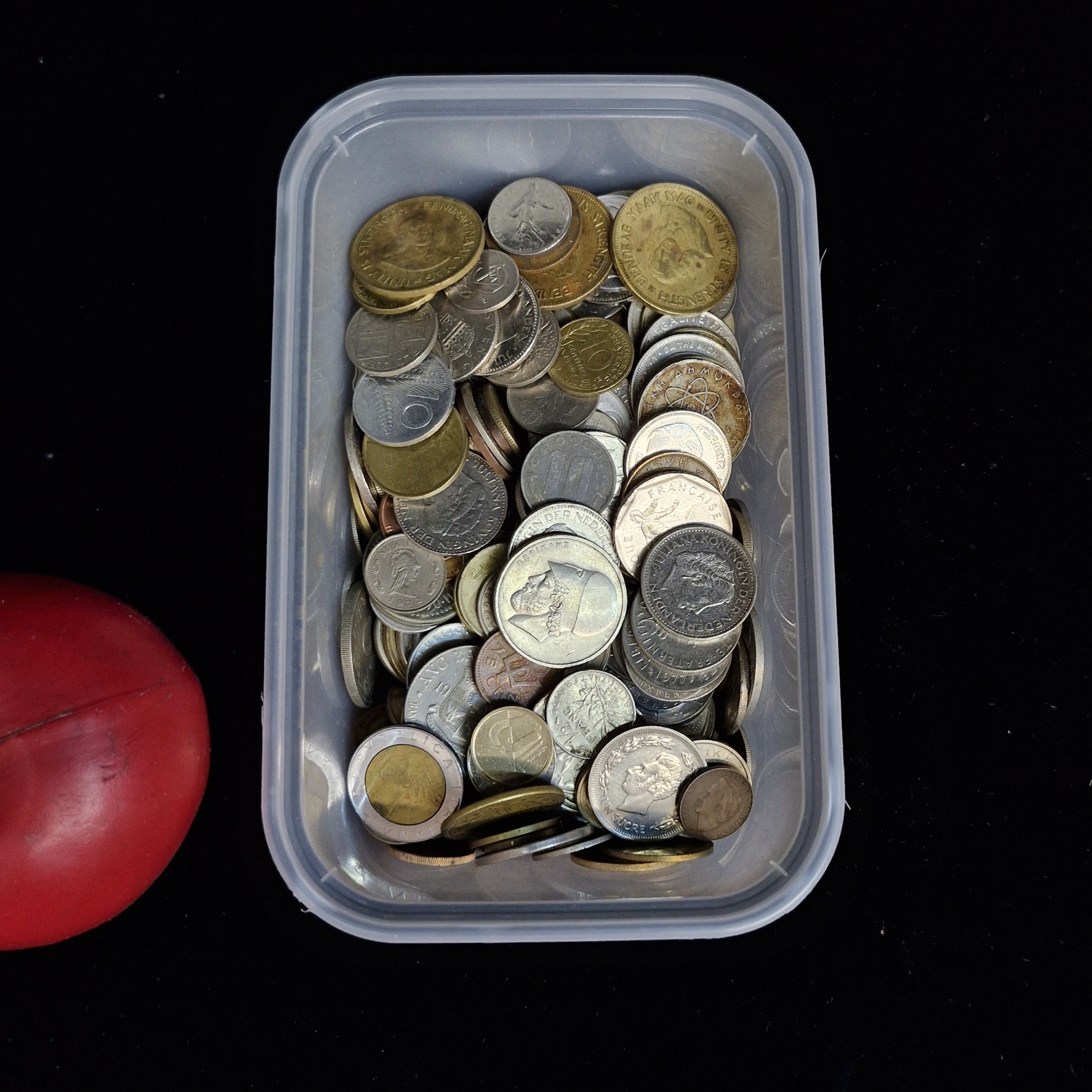A good quantity of unchecked vintage coins.