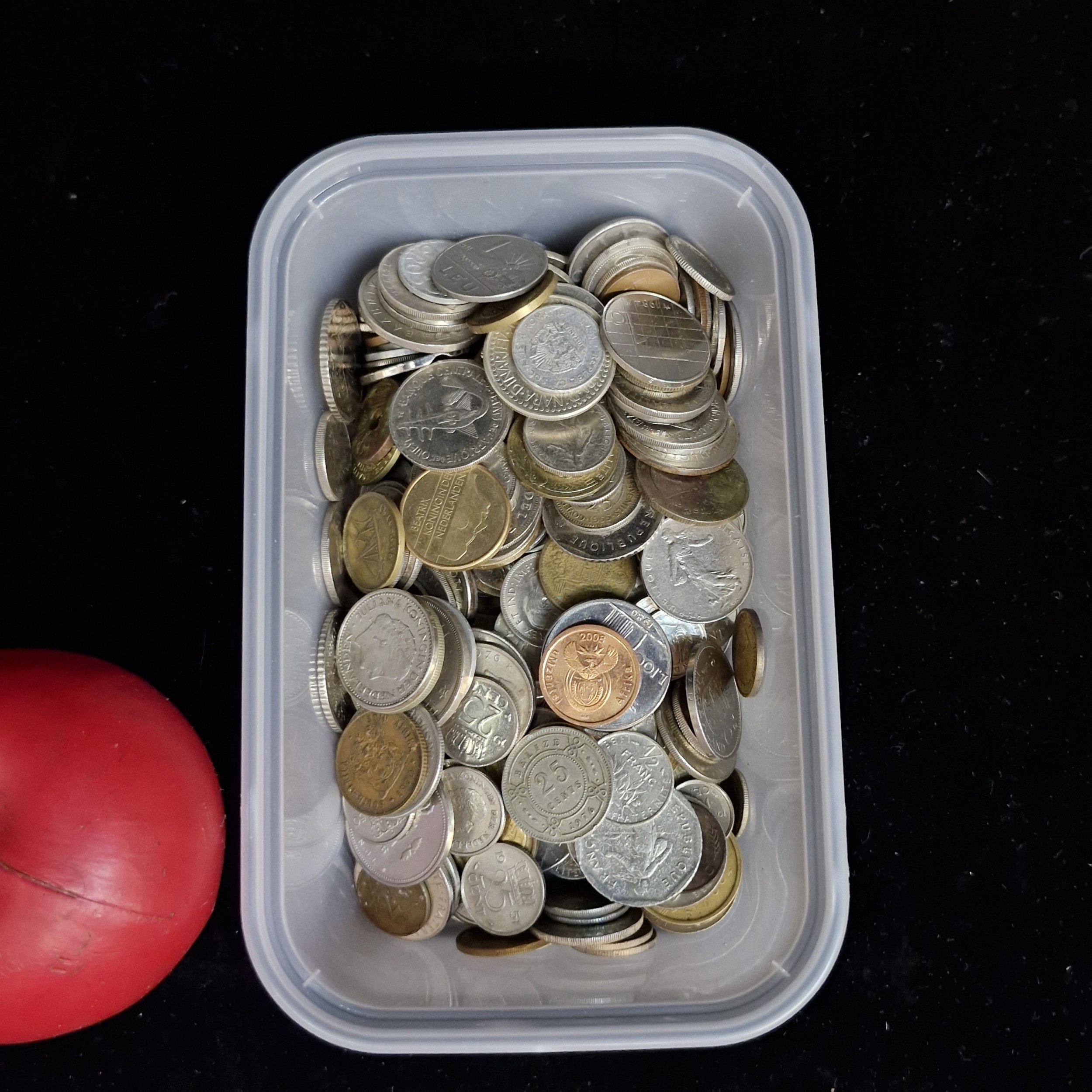 A good quantity of unchecked vintage coins.