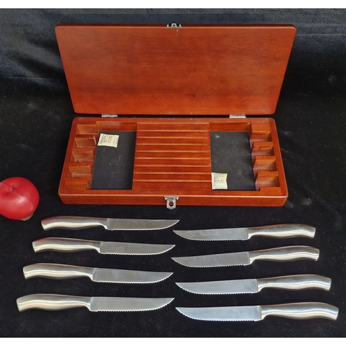 170 - An eight piece Oneida steak knife set housed in original wooden case.