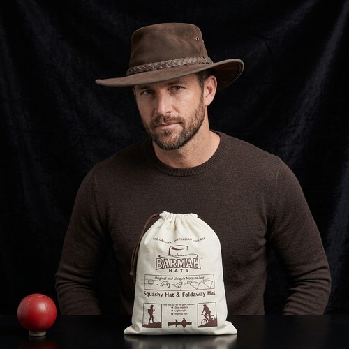 143 - An original Barmah Australian foldable bush hat in chocolate brown suede leather. Size M. With origi... 