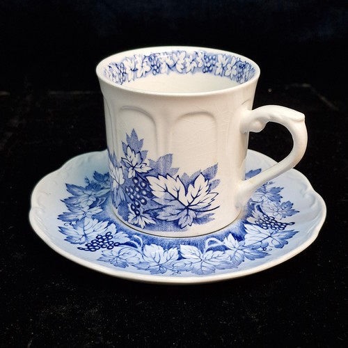 125 - A J & G Meakin England Sterling part tea service. Lot includes a jug, cups, saucers, sandwich plates... 