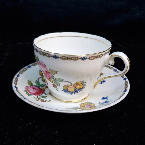 139 - A large collection of Aynsley Syracuse floral patterned China. Lot includes a sugar bowl, sandwich p... 