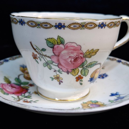 139 - A large collection of Aynsley Syracuse floral patterned China. Lot includes a sugar bowl, sandwich p... 
