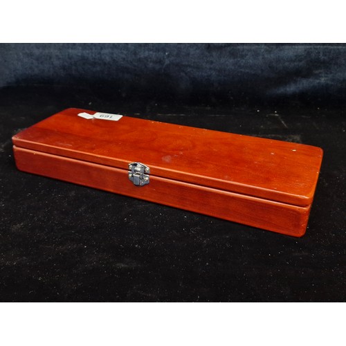 169 - An as new unused Oneida two piece knife and fork carving set in original wooden case.