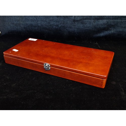 170 - An eight piece Oneida steak knife set housed in original wooden case.