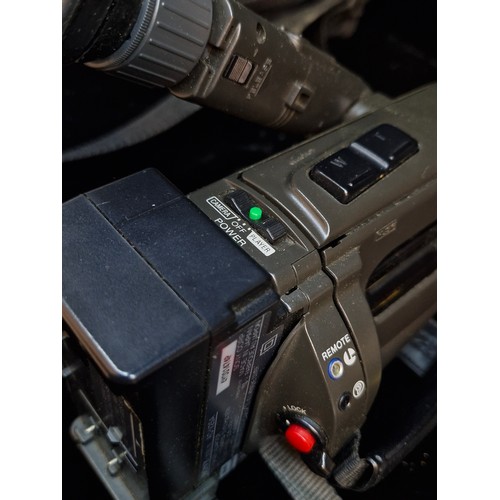 174 - A vintage Sony Video 8 HandYcam video camera recorder CCD-FX200E with cables and travel bag.