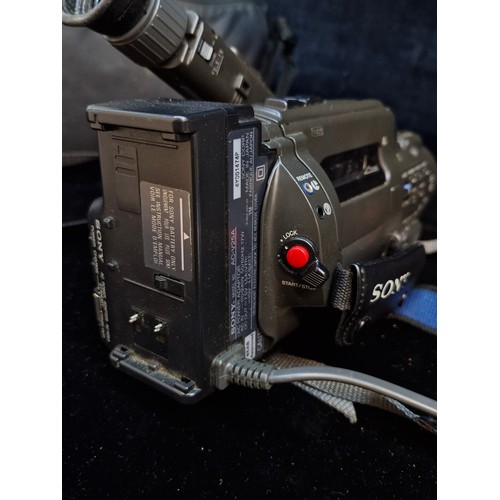 174 - A vintage Sony Video 8 HandYcam video camera recorder CCD-FX200E with cables and travel bag.