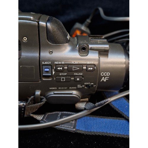 174 - A vintage Sony Video 8 HandYcam video camera recorder CCD-FX200E with cables and travel bag.