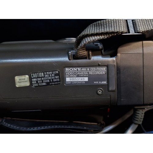 174 - A vintage Sony Video 8 HandYcam video camera recorder CCD-FX200E with cables and travel bag.