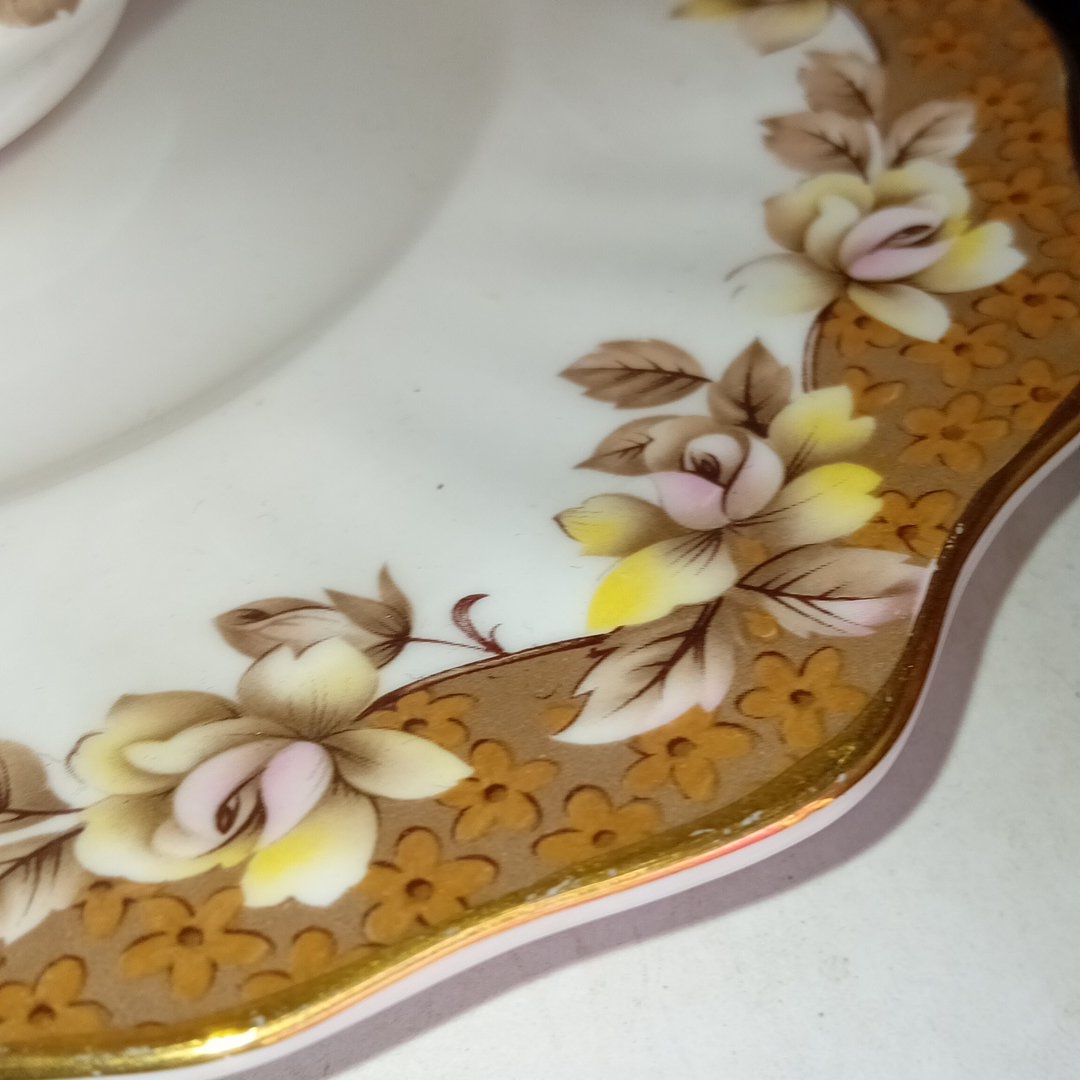 A fine full set 21 piece Irish Arklow fine Irish bone china part tea ...