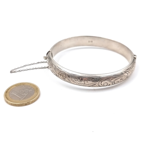 17 - A Sterling Silver vintage bangle bracelet set with incised detailing. Hallmarked Birmingham with saf... 
