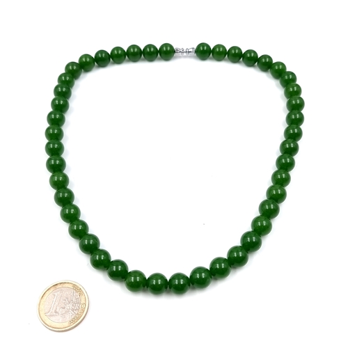 34 - A good quality Jade necklace with twist clasp. Weight - 68 grams. Stones cold to the touch. Please n... 