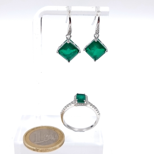 39 - A matching Sterling Silver jewellery suit. Comprised of Green Tourmaline drop pendant earrings and G... 