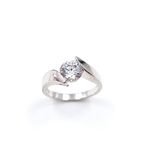 41 - A nice Sterling Silver gemstone ring. Size - U, Weight - 5.1 grams. Please note, the image of the mo... 