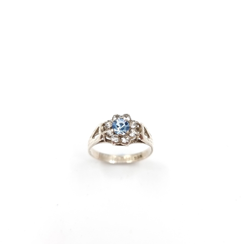 42 - A pretty Daisy style gemstone ring set in 925 Sterling Silver. size - L 1/2, Weight - 1.86 grams. Pl... 