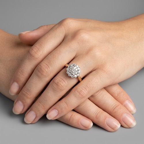 10 - Star Lot: A magnificent Diamond Cluster ring set in nine carat gold. Size - P, Weight - 2.63 grams. ... 