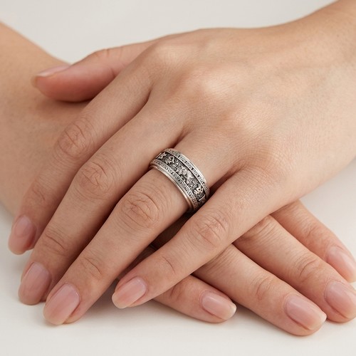 19 - A brand new f=gents Sterling Silver articulated, sinnng ring. Size - V, Weight - 8.75 grams. Please ... 