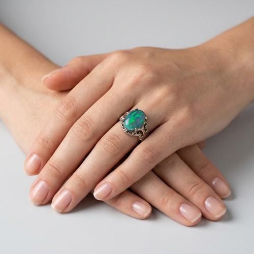 25 - A vintage Cabochon Opal gemstone ring set in Sterling Silver. Size - O 1/2, Weight - 4.7 grams. Plea... 