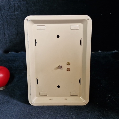 1572 - Ishida mechanical postal scale, the circular dial calibrated to 1000g with red indicator, set on a p... 