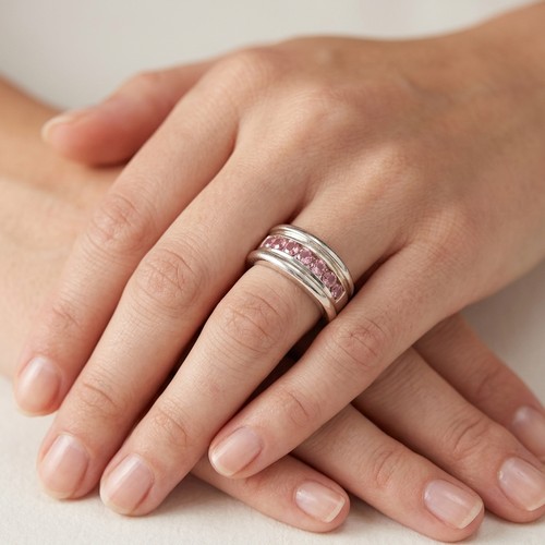 18 - A Sterling Silver Pink Tourmaline gemstone ring. Size - O, Weight - 7.4 grams. Please note, the imag... 