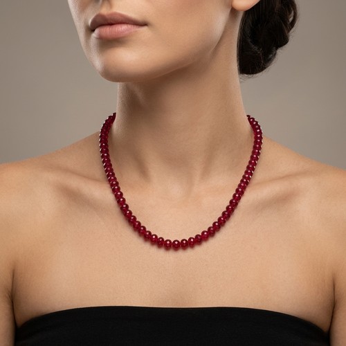 15 - A Stunning Garnet gemstone necklace with adjustable chain clasp . Weight - 38.7 grams. Cold to the t... 