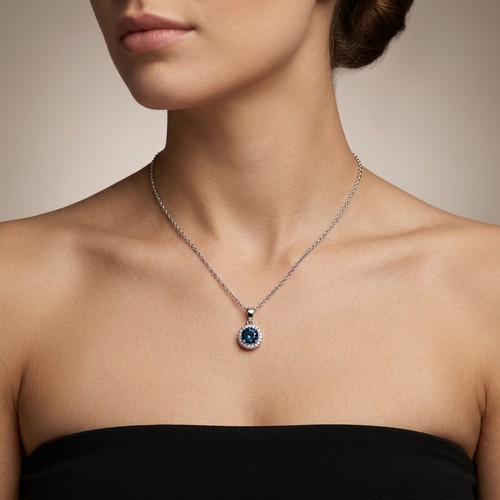 37 - A matching set in Sterling Silver 925 pendant necklace and stud earrings. Total weight - 3 grams. Pl... 