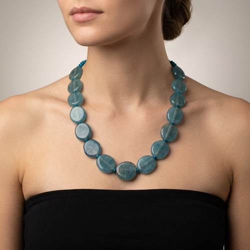 50 - A large statement Teal Blue agate gemstone necklace. Weight - 370 grams. Gem stones cold to the touc... 