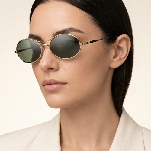 29 - A pair of Ray Ban metal framed sunglasses. With lens in good clean condition. Comes in original Ray ... 