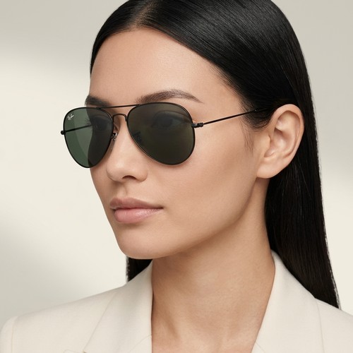 30 - A pair of Ray Ban Aviator style glasses. Lens with slight blemish. Comes in original Ray Ban pouch. ... 