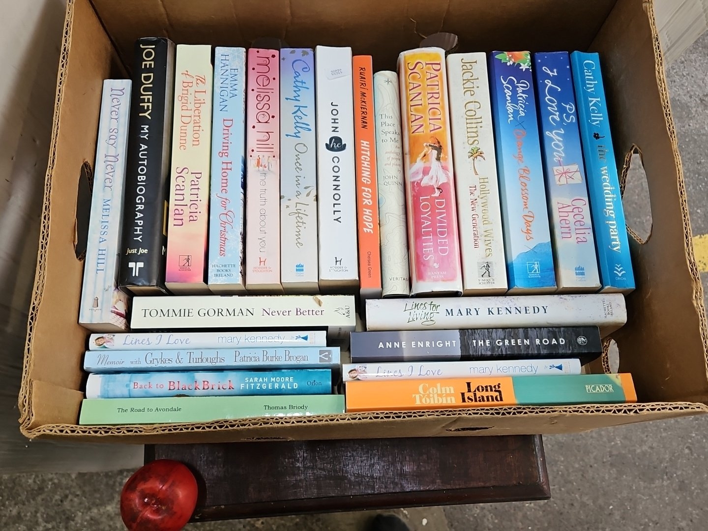 A quantity of modern Irish and popular fiction and memoir paperbacks ...