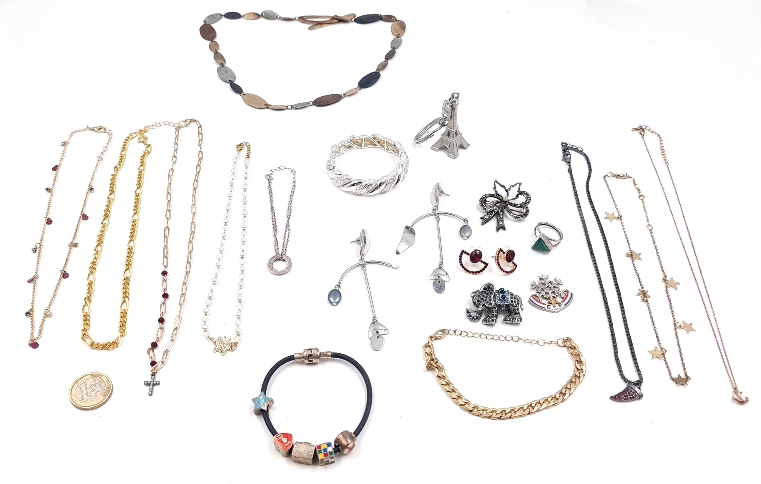 A collection of assorted jewellery items. Total weight - 179 grams.
