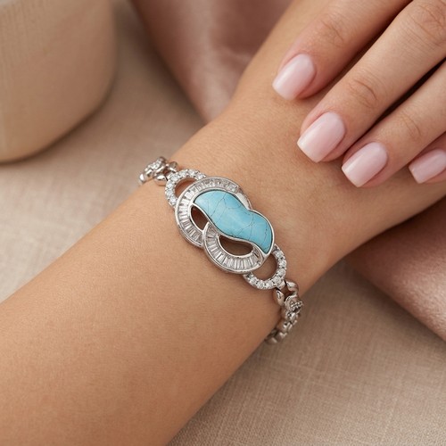 37 - A lovely Sterling Silver gemstone bracelet. Weight - 17.4 grams.
