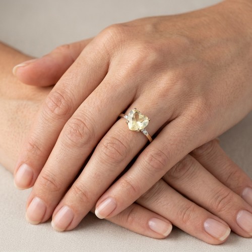 2 - A pretty heart-shaped large citrine gemstone ring. Set in 9ct gold. Size O. Weight - 1.5 grams.