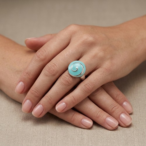 28 - A pretty polished stone ring. Set with sterling silver mount. Ring size R. Weight - 13.45 grams.