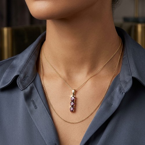 6 - Star Lot : A pretty 3 stone pink topaz pendant. Set in 9ct gold. Weight - 0.78 grams.