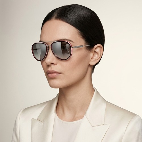 40 - A pair of Burberry designer sport sunglasses. Lenses in good clean condition.
Burberry is a British ... 