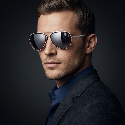 40 - A pair of Burberry designer sport sunglasses. Lenses in good clean condition.
Burberry is a British ... 