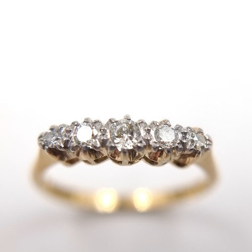 1 - Super Star Lot : A Stunning 5 stone bright natural diamond ring. Set in 18ct gold. Size M. Weight - ... 