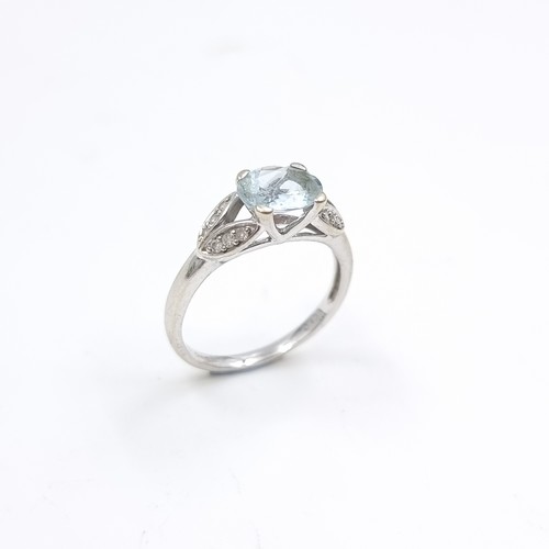 4 - Star Lot : A stunning large aquamarine gemstone ring. Set in 9ct white gold with diamond shoulders. ... 