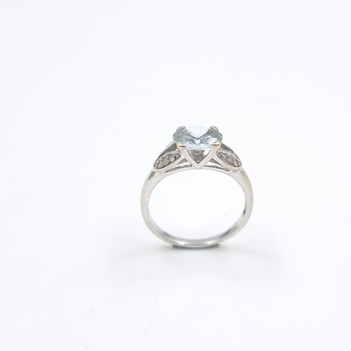4 - Star Lot : A stunning large aquamarine gemstone ring. Set in 9ct white gold with diamond shoulders. ... 