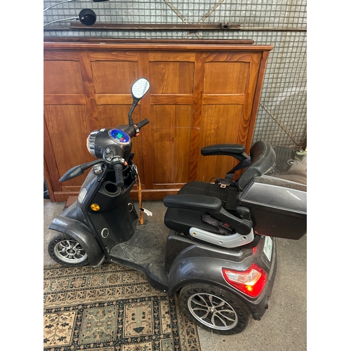 Good quality Green Power Mobility Scooter (AF, cosmetic blemishes but in working order)