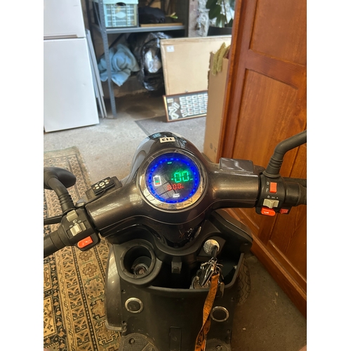 113 - Good quality Green Power Mobility Scooter (AF, cosmetic blemishes but in working order)