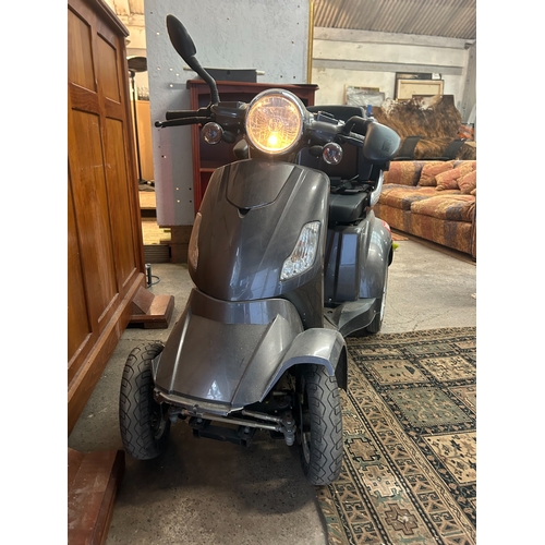 113 - Good quality Green Power Mobility Scooter (AF, cosmetic blemishes but in working order)