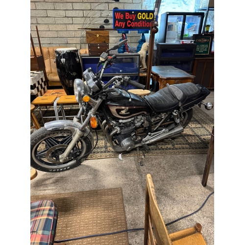 212 - Honda, a 1980's CR650 model motorbike (American import) mileage observed at 8,525.