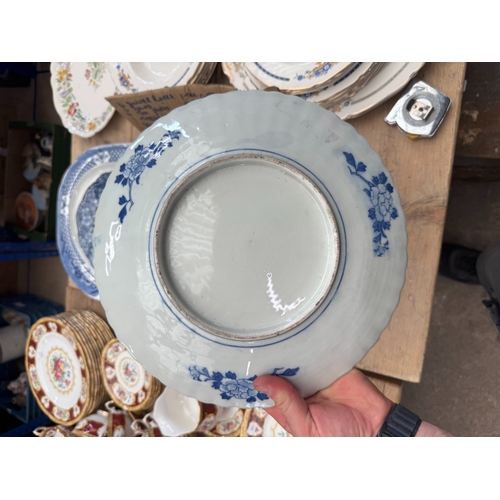 52 - Antique Japanese export blue and white charger / plate, 31cm diameter